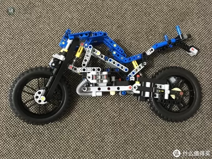 我的LEGO科技系列 篇二：买得起的宝马摩托 — BMW 宝马 42063 R1200 GS 摩托车