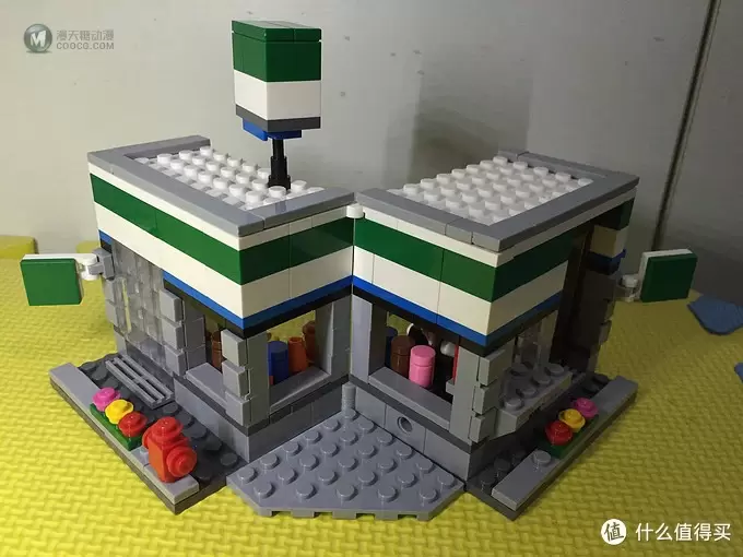 MOC其实也可以很简单好玩 篇六：我的小镇街景系列：全家便利店——LEGO 乐高 CITY 城市组