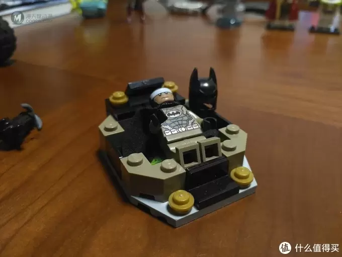 玩乐高 篇一：DC超级英雄：一家四口，老爷最“丑”—LEGO 乐高 76056 开箱