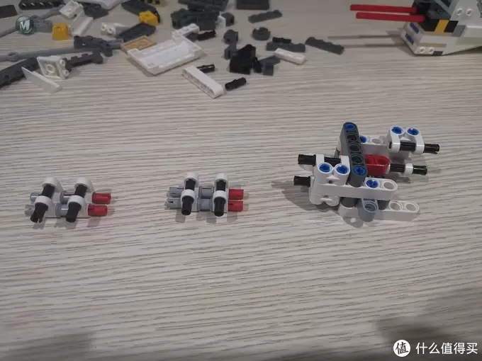 老杨的玩具仓库 篇六十：LEGO 星战系列 75301 卢克·天行者的X翼战机