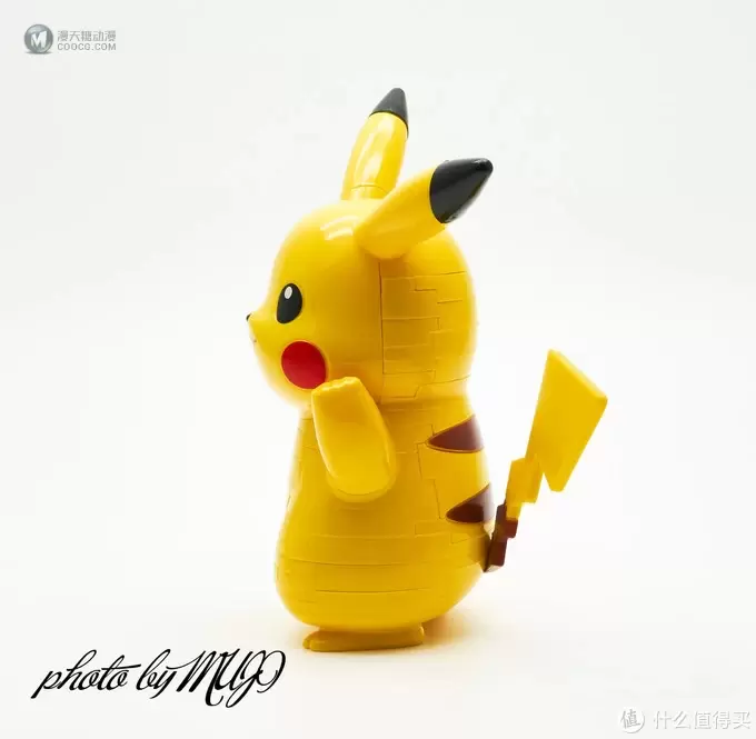 黄色电老鼠的 3D 拼图模型秀