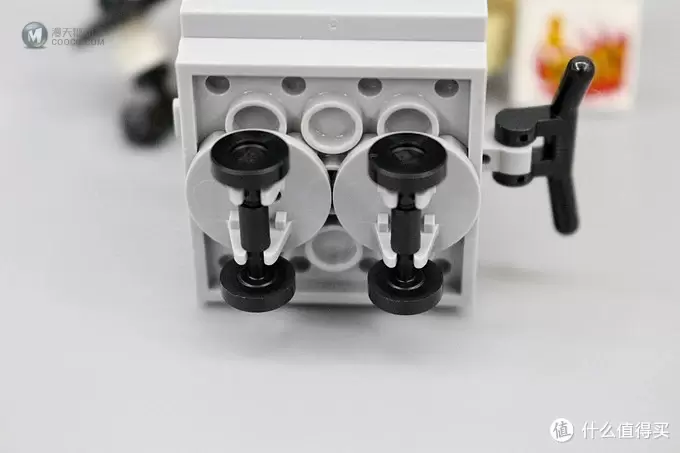 海陆大杀器：加满都竞选拉票机械鲨（LEGO70656）