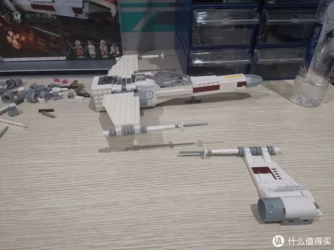 老杨的玩具仓库 篇六十：LEGO 星战系列 75301 卢克·天行者的X翼战机