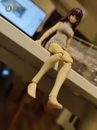 figma#505 女性body 千秋 露背毛衣