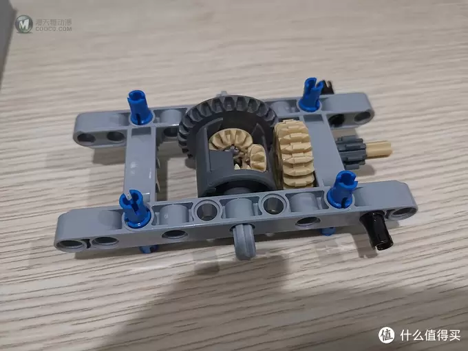 老杨的玩具仓库 篇三十九：LEGO 机械组系列 42110 路虎卫士越野车 评测