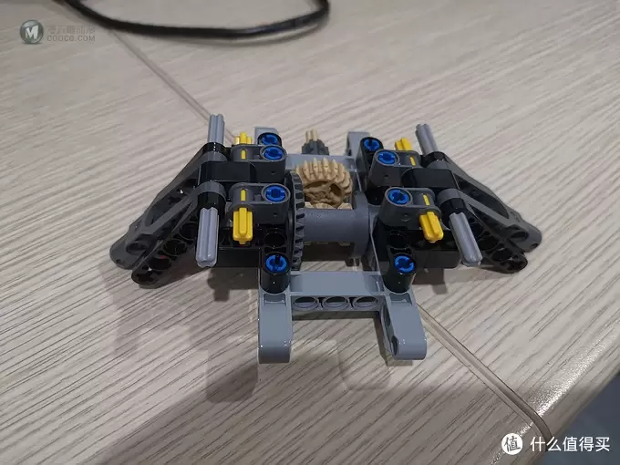 老杨的玩具仓库 篇三十九：LEGO 机械组系列 42110 路虎卫士越野车 评测