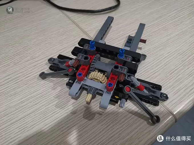 老杨的玩具仓库 篇三十九：LEGO 机械组系列 42110 路虎卫士越野车 评测