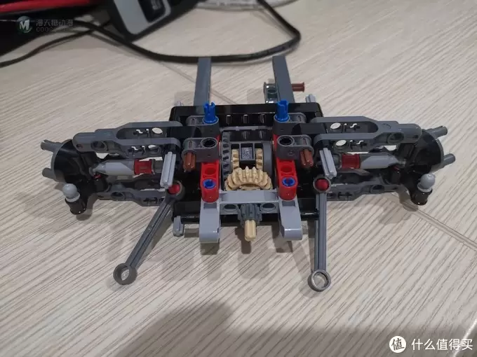 老杨的玩具仓库 篇三十九：LEGO 机械组系列 42110 路虎卫士越野车 评测