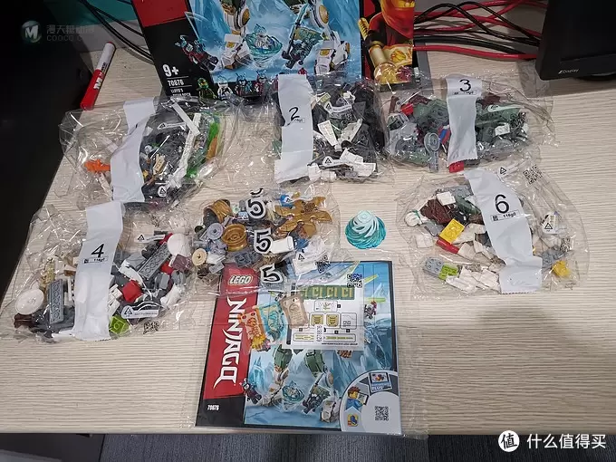 老杨的玩具仓库 篇三十六：LEGO 幻影忍者系列 70676 劳埃德的泰坦机甲 评测