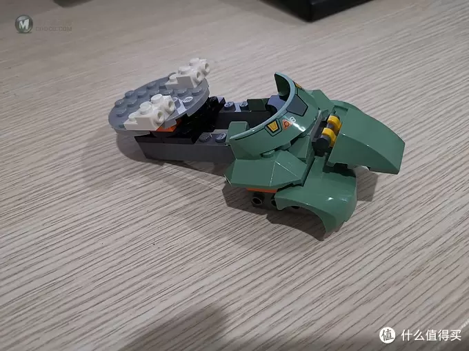 老杨的玩具仓库 篇二十六：LEGO 75976 套内MOC 坦克