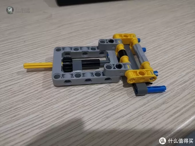 老杨的玩具仓库 篇二十七：LEGO 42108 移动起重机