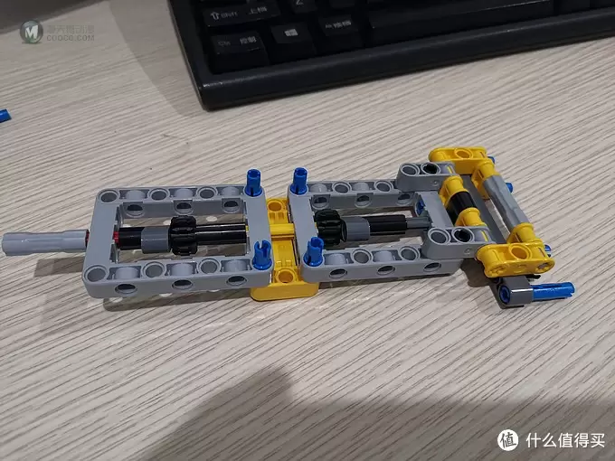 老杨的玩具仓库 篇二十七：LEGO 42108 移动起重机