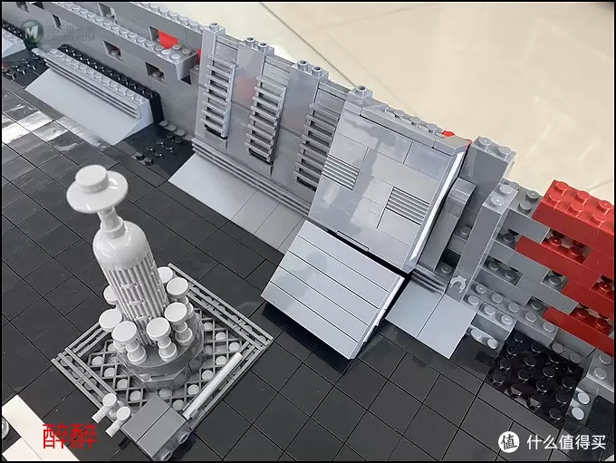 MOC 篇十五：【MOC】Docking Bay（千年隼停机坪）醉测评