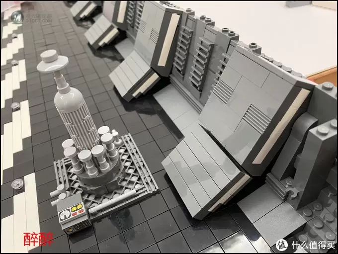 MOC 篇十五：【MOC】Docking Bay（千年隼停机坪）醉测评