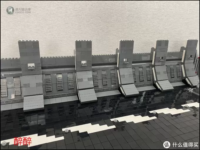 MOC 篇十五：【MOC】Docking Bay（千年隼停机坪）醉测评