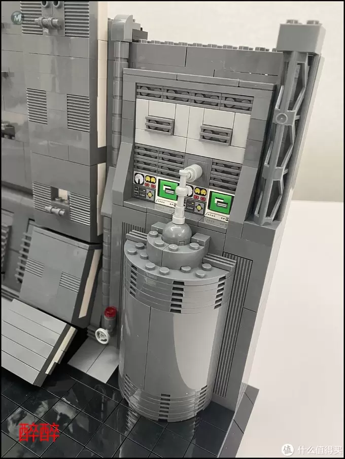 MOC 篇十五：【MOC】Docking Bay（千年隼停机坪）醉测评