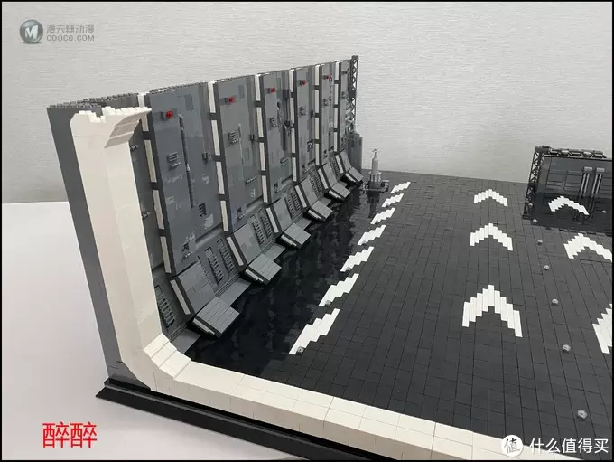 MOC 篇十五：【MOC】Docking Bay（千年隼停机坪）醉测评