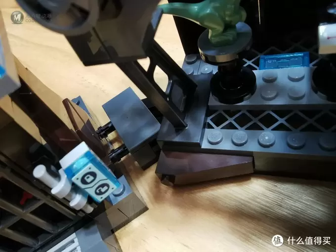 乐高DC坑 篇三：是集蝙蝠洞之大成？还是缩水之王？LEGO76122蝙蝠洞泥脸入侵评测