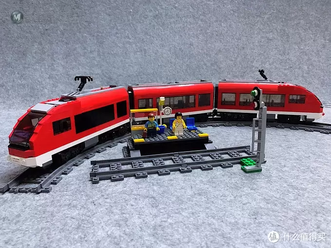 乐高小小追绝日记 篇二十五：LEGO 7938 客运列车