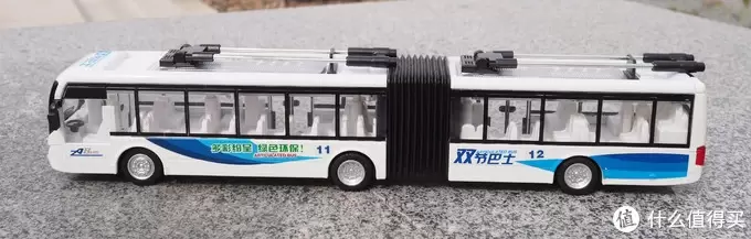 快要逝去的城市回忆—嘉业 双节无轨电车模型 开箱试玩