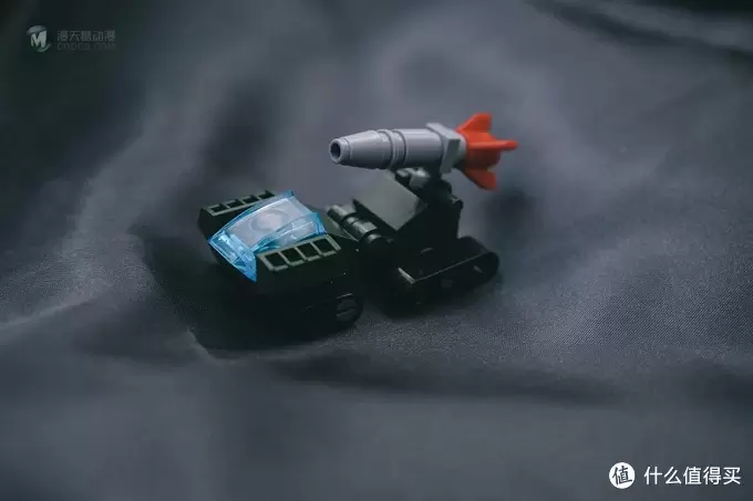 锋速极变战队之冲天导弹车