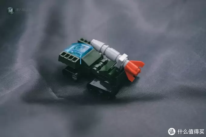 锋速极变战队之冲天导弹车