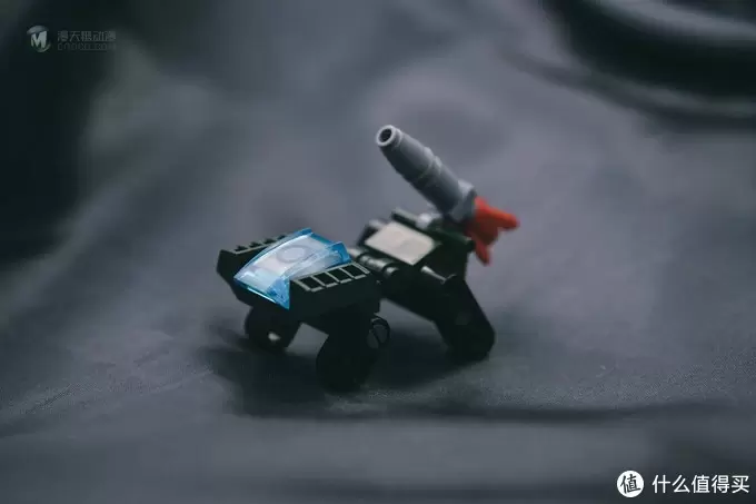 锋速极变战队之冲天导弹车