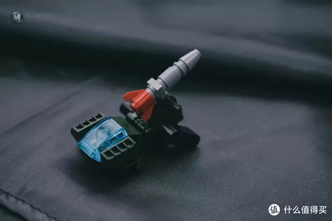 锋速极变战队之冲天导弹车