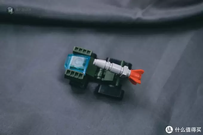 锋速极变战队之冲天导弹车