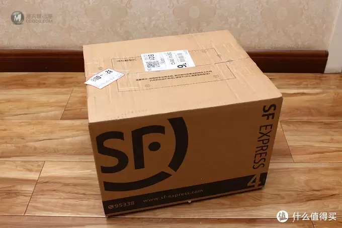 来晒晒我有奖征文的奖品，领克汽车模型及签名相框