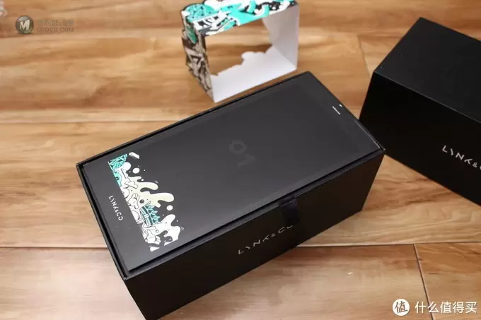 来晒晒我有奖征文的奖品，领克汽车模型及签名相框