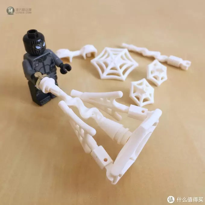 玩具测评丨LEGO乐高76128《蜘蛛侠：英雄远征》大战熔岩人