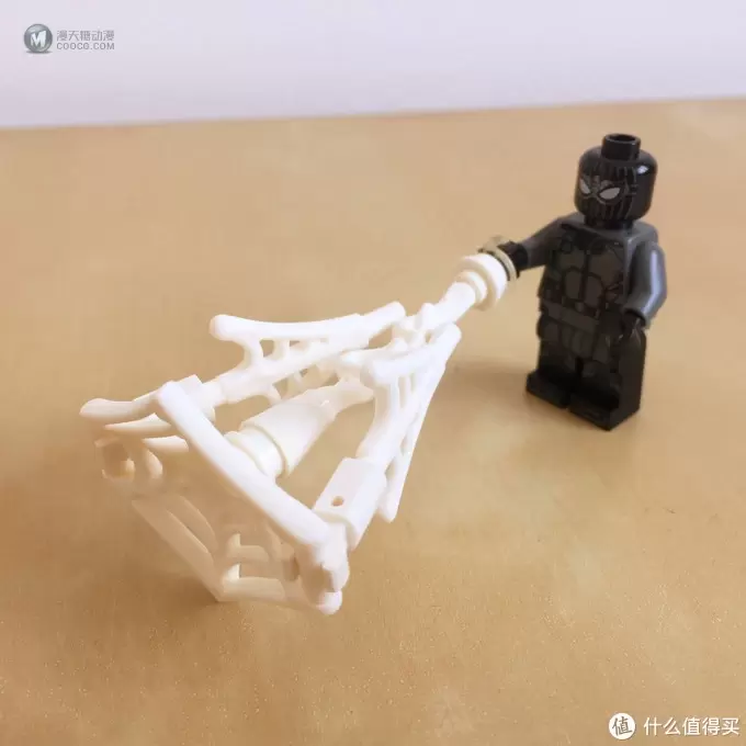 玩具测评丨LEGO乐高76128《蜘蛛侠：英雄远征》大战熔岩人