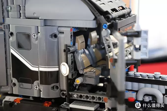 LEGO 42078 Mack Anthem 这是一台特别占地方的卡车