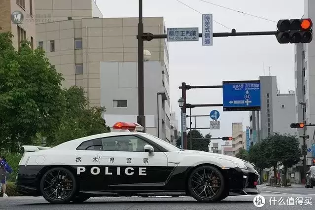 多美卡红白盒105号枥木县GTR35警车