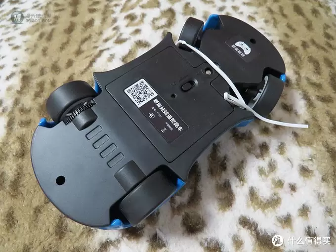 一个设计感十足的遥控赛车——野蛮娃娃P-201遥控跑车测评