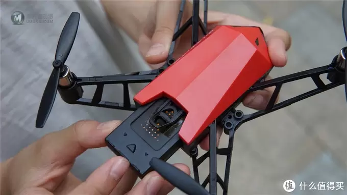 玩乐中锻炼专注力，UDrone意念无人机体验！