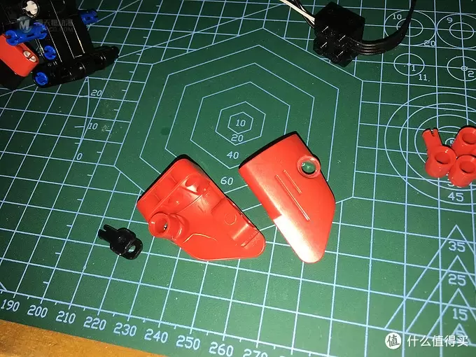 双鹰C51024 赛道摩托车 即使35的肉包我也想说不太值