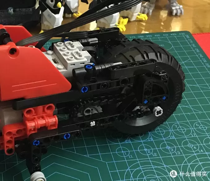 双鹰C51024 赛道摩托车 即使35的肉包我也想说不太值