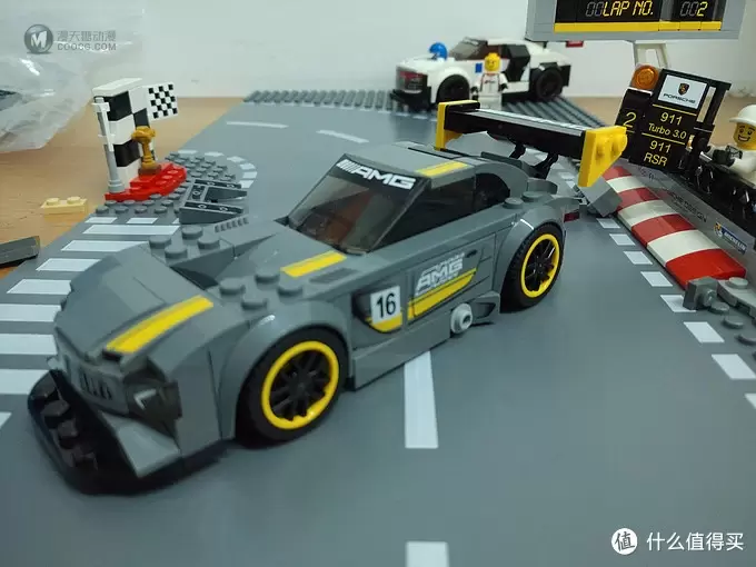 目前唯一一辆乐高AMG跑车——LEGO 乐高 超级赛车系列 75877 梅赛德斯AMG GT3