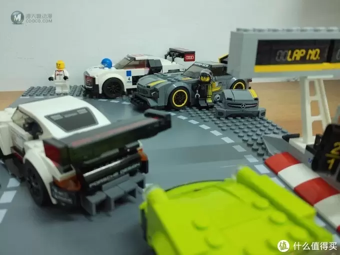 目前唯一一辆乐高AMG跑车——LEGO 乐高 超级赛车系列 75877 梅赛德斯AMG GT3