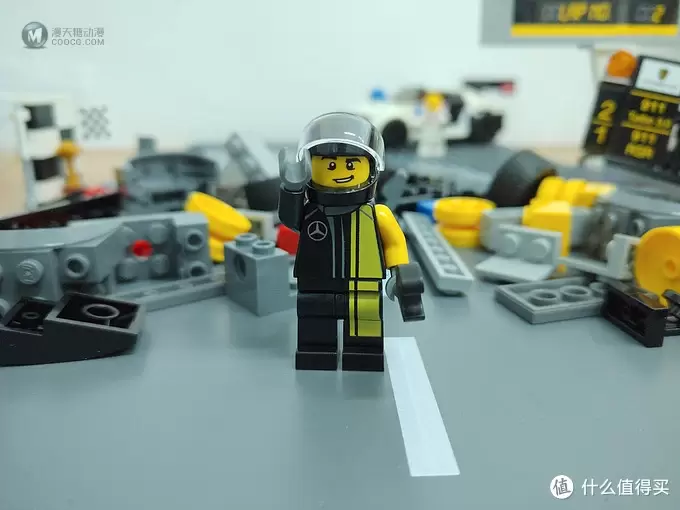 目前唯一一辆乐高AMG跑车——LEGO 乐高 超级赛车系列 75877 梅赛德斯AMG GT3