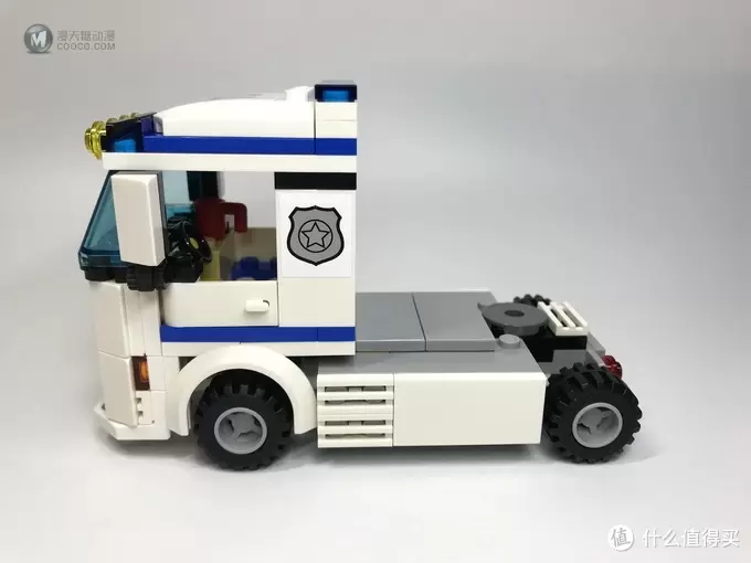 白色“擎天柱”：LEGO 乐高 CITY 城市系列 60044 流动警署