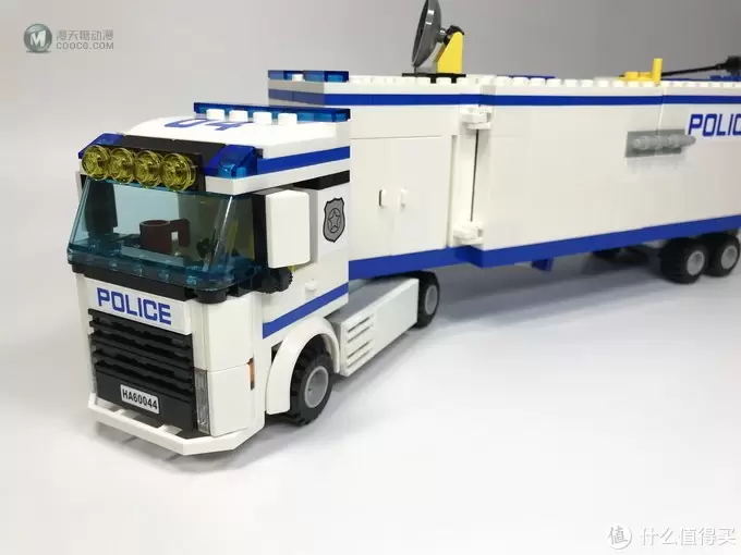 白色“擎天柱”：LEGO 乐高 CITY 城市系列 60044 流动警署