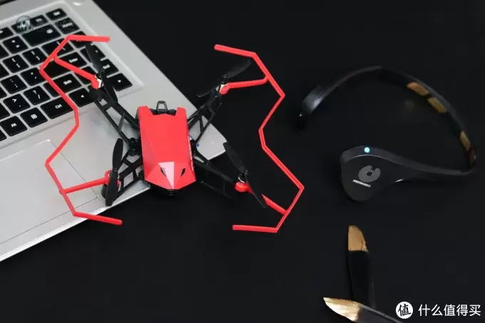 起飞全靠想？体验UDrone意念无人机的“超能力”有感