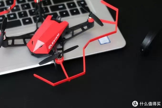 起飞全靠想？体验UDrone意念无人机的“超能力”有感