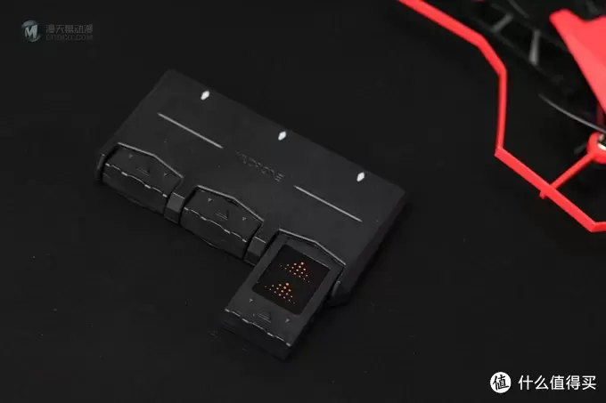 起飞全靠想？体验UDrone意念无人机的“超能力”有感