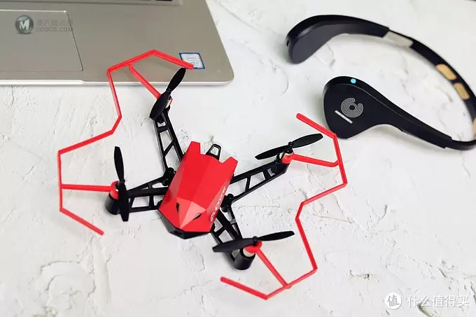 起飞全靠想？体验UDrone意念无人机的“超能力”有感