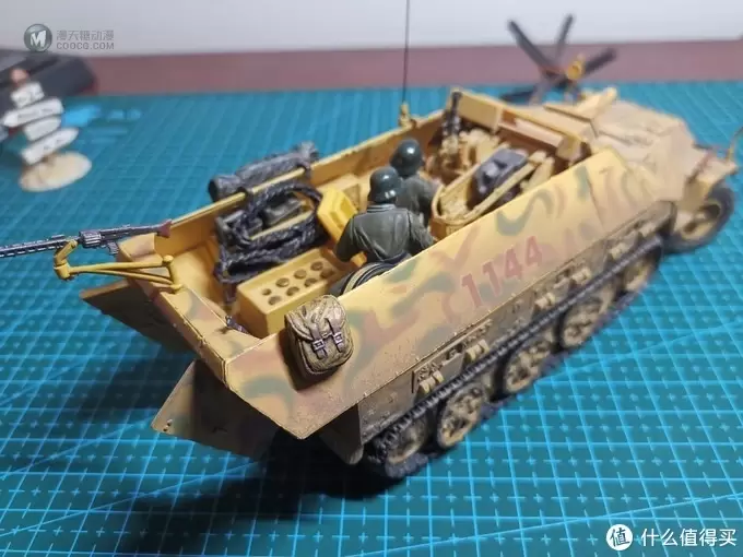 FOV 1:32 Sd.kfz. 251/9 半履带装甲车