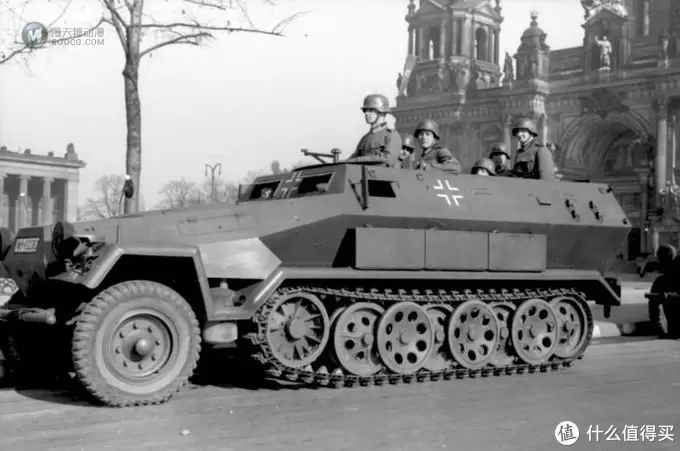 FOV 1:32 Sd.kfz. 251/9 半履带装甲车